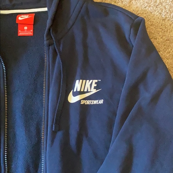 Nike zip up jacket - Picture 2 of 4
